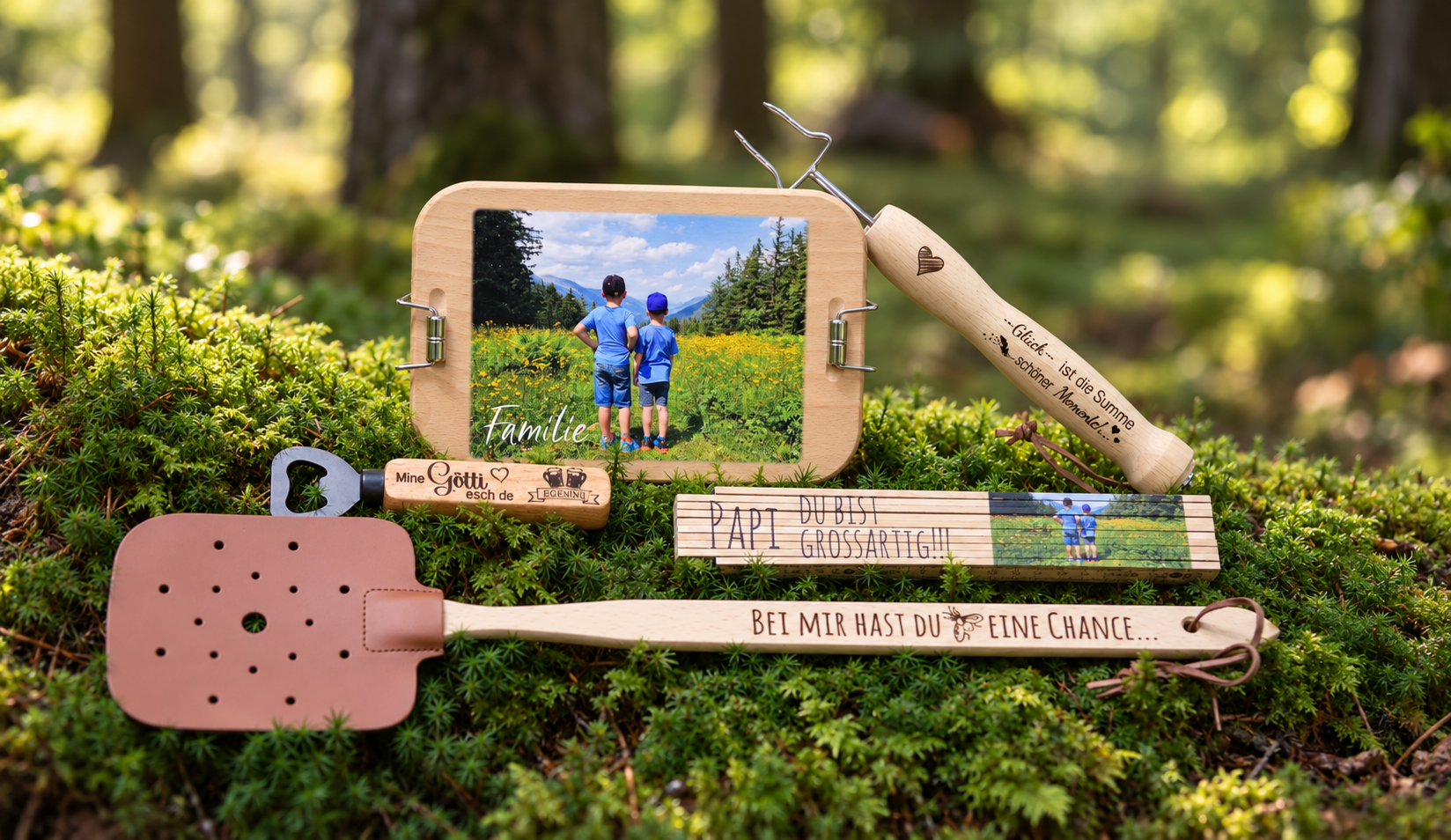Personalisierte Geschenkpunkt-Produkte auf Moos im Wald