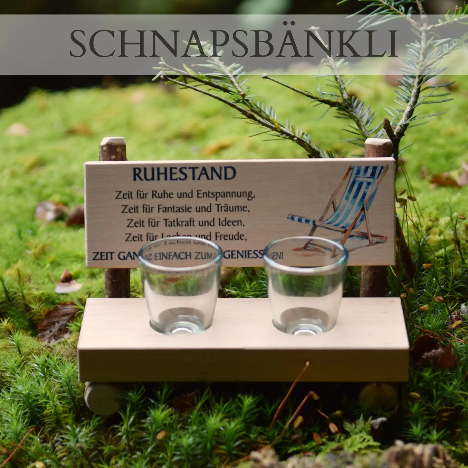Schnapsbank mit zwei Gläser